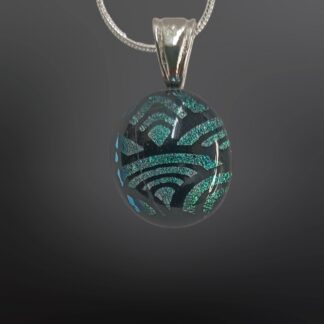 Emerald fan patterned petite glass pendant